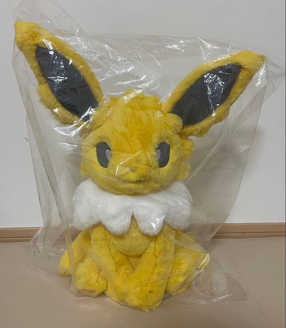 ポケモンセンターオリジナル　ふわふわ抱きぬいぐるみ　サンダース