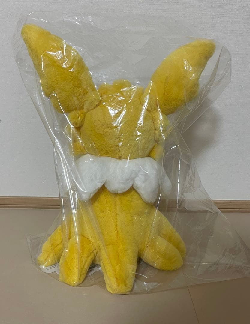 ポケモンセンターオリジナル　ふわふわ抱きぬいぐるみ　サンダース