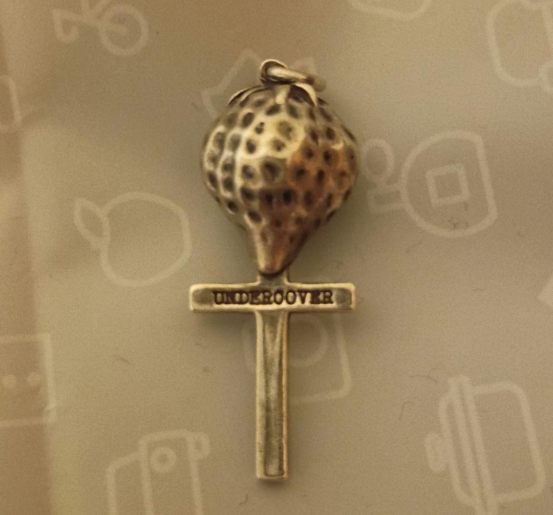 UNDERCOVER シルバーネックレス　イチゴ　クロス　十字架