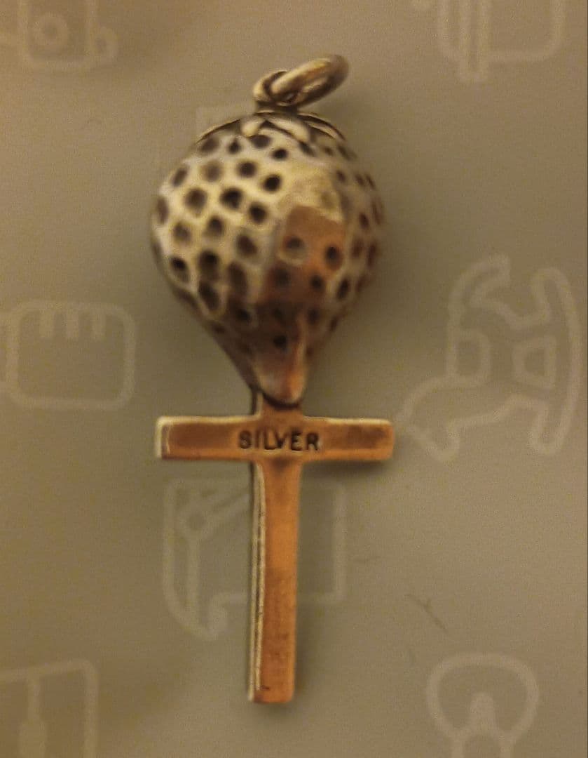 UNDERCOVER シルバーネックレス　イチゴ　クロス　十字架