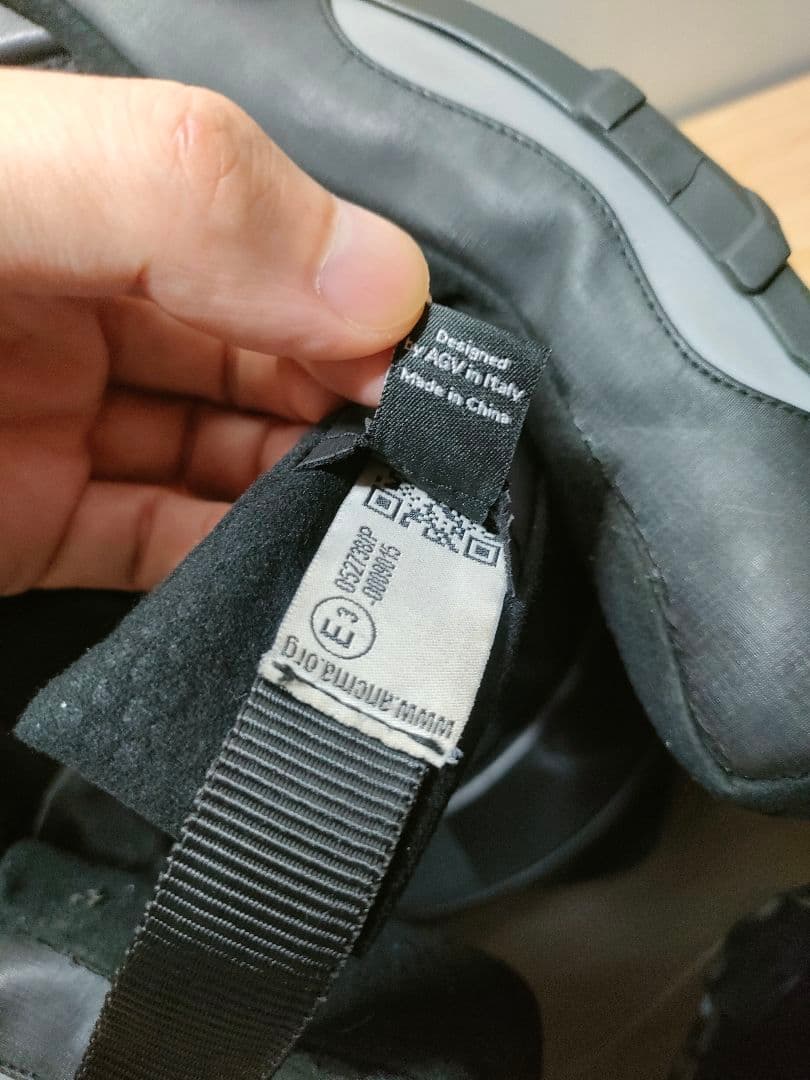 agv ヘルメット カーボン ax8