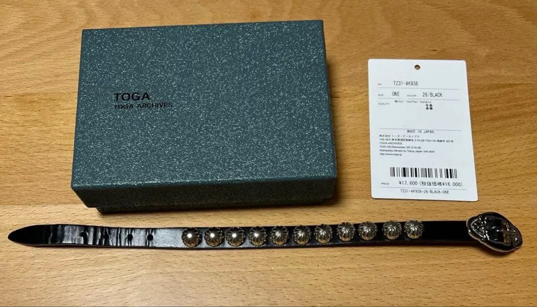TOGAシルバースタッズ付きレザーブレスレット　バングル