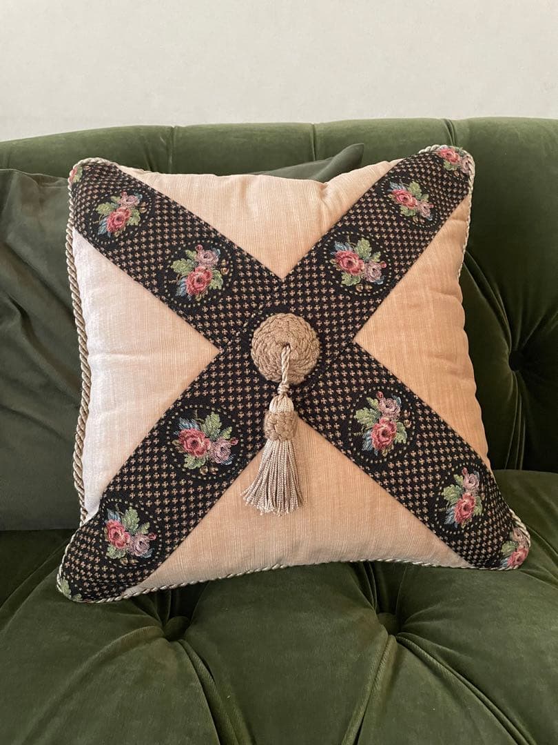 アンティーク風　クッション