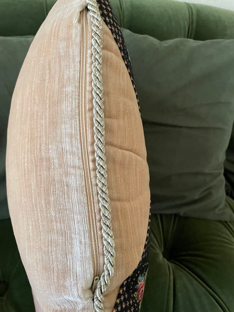 アンティーク風　クッション