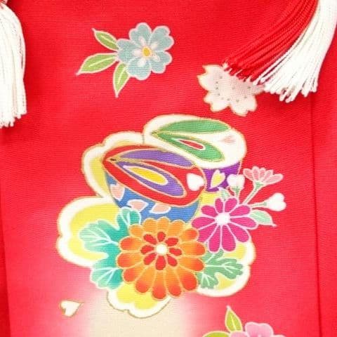 正絹綸子☆暈しに金彩ほぼ総刺繡の一つ身と新品友禅被布☆3歳七五三向け祝い着