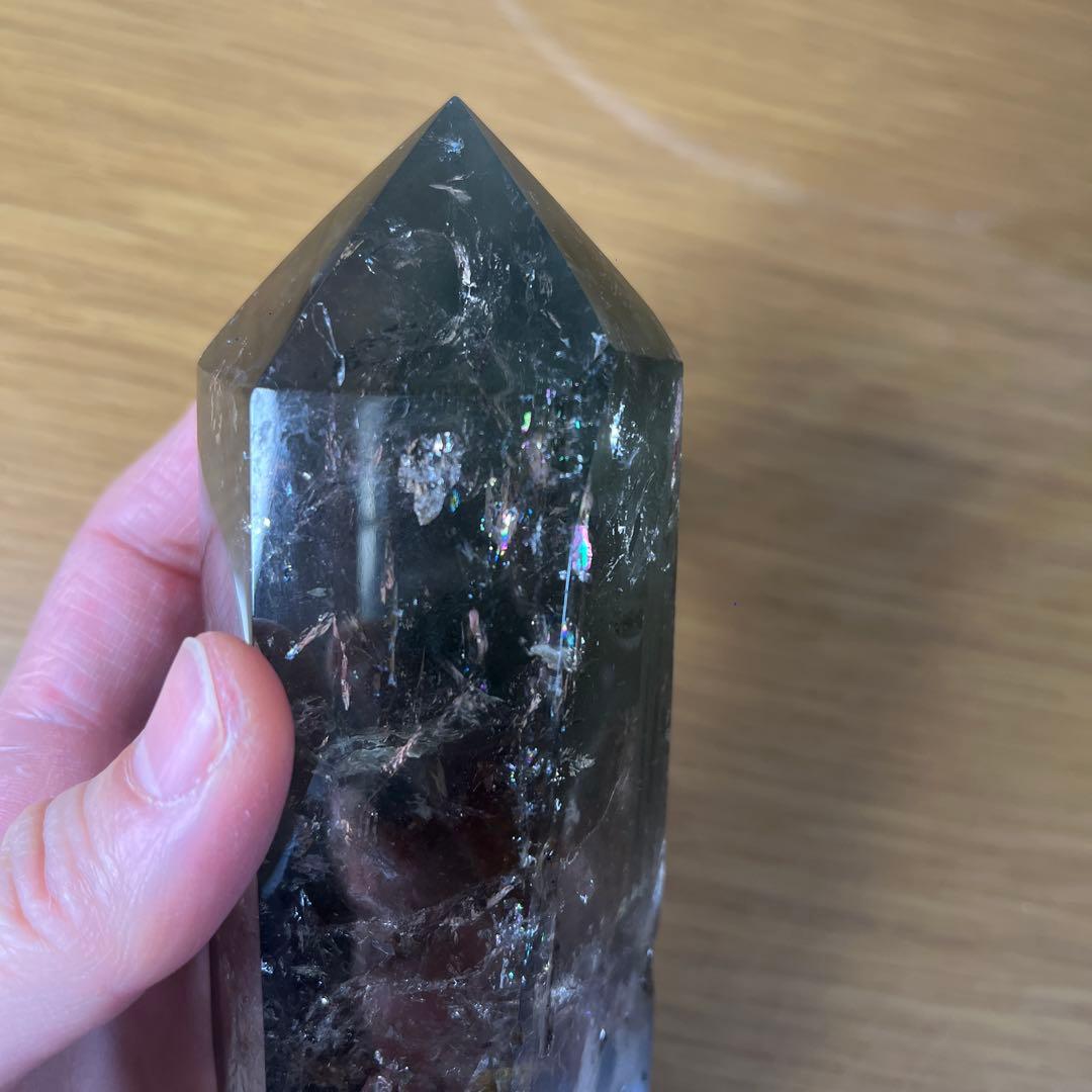 【天然石】 庭園水晶　ガーデンクォーツ ポイント 六角柱 台座付き 置物