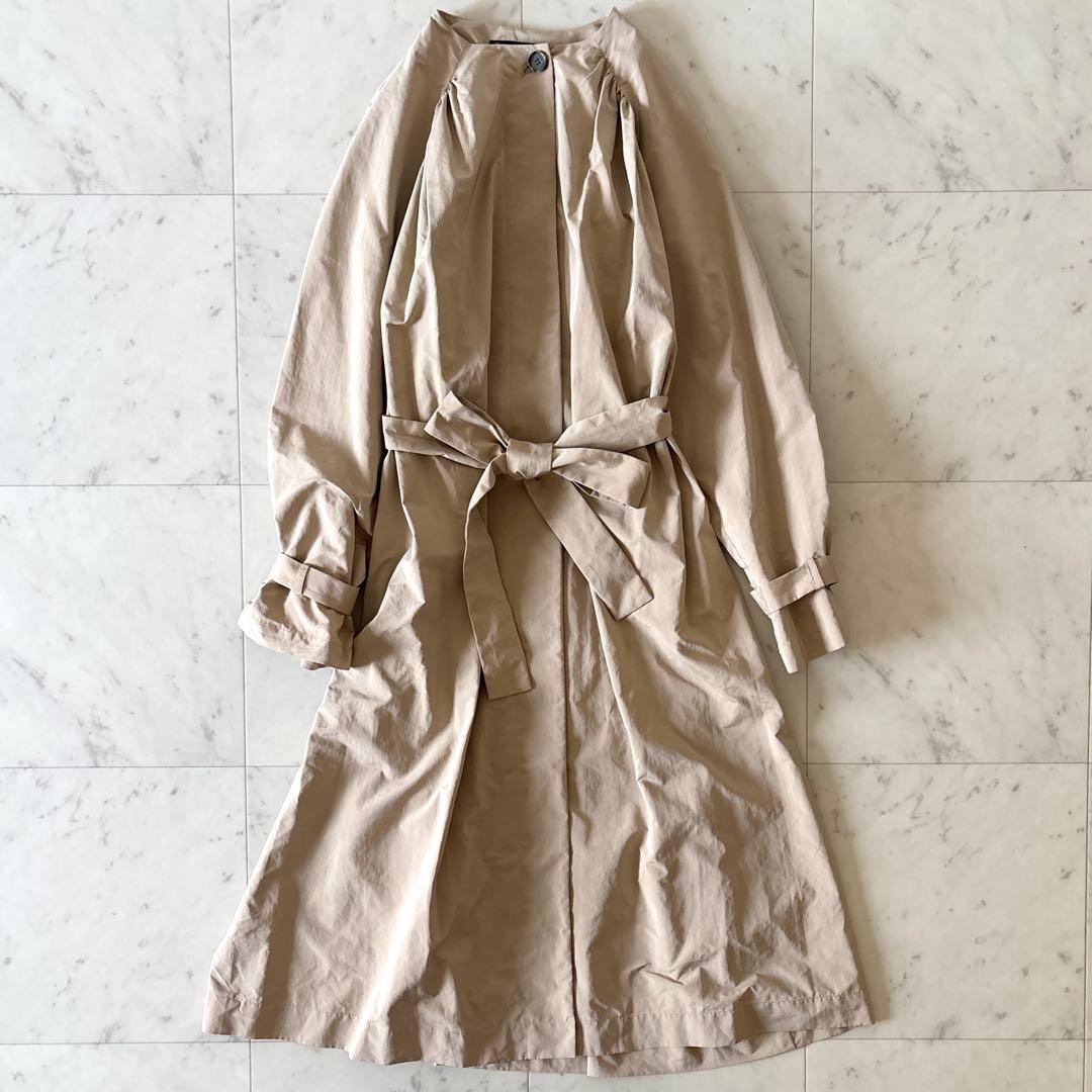 美品 マルティニーク パウダリータフタコート 洗える ノーカラー トレンチコート