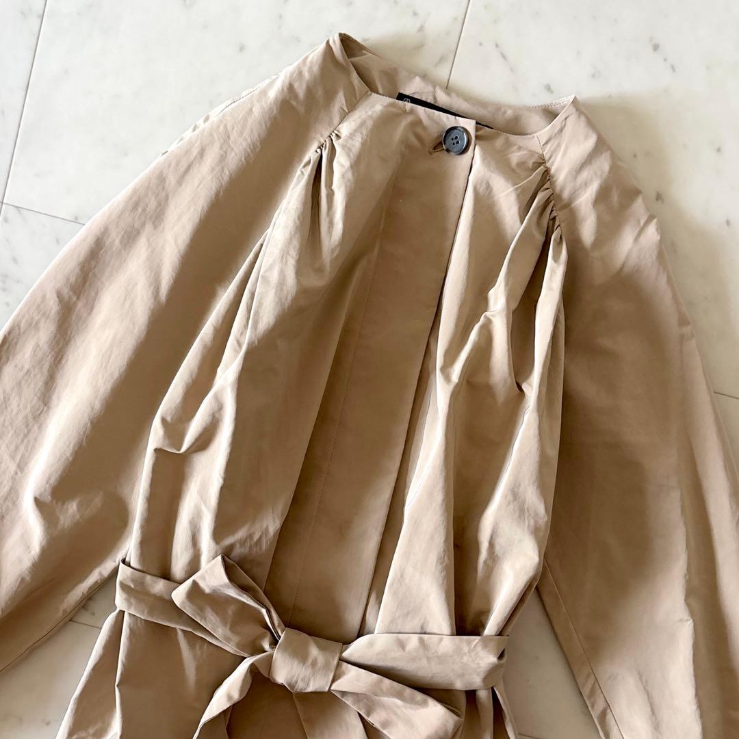 美品 マルティニーク パウダリータフタコート 洗える ノーカラー トレンチコート