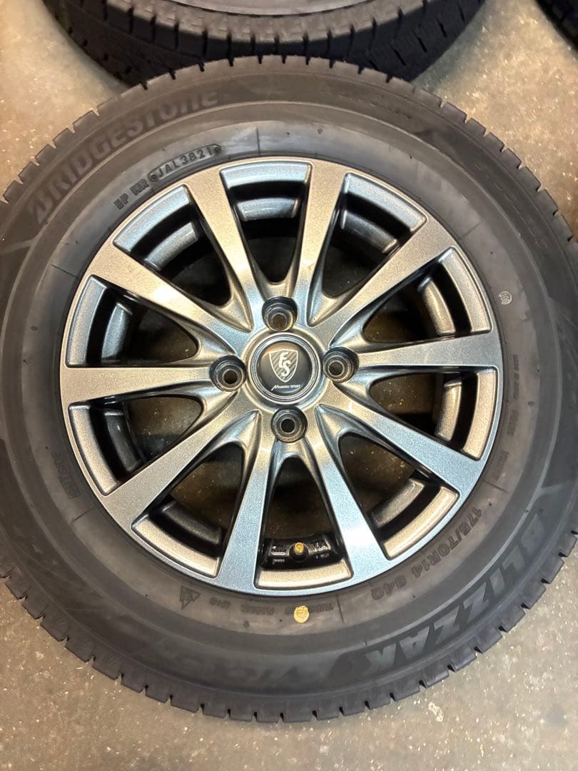 ブリヂストン美品❗️175/70R14スタッドレスセット❗️