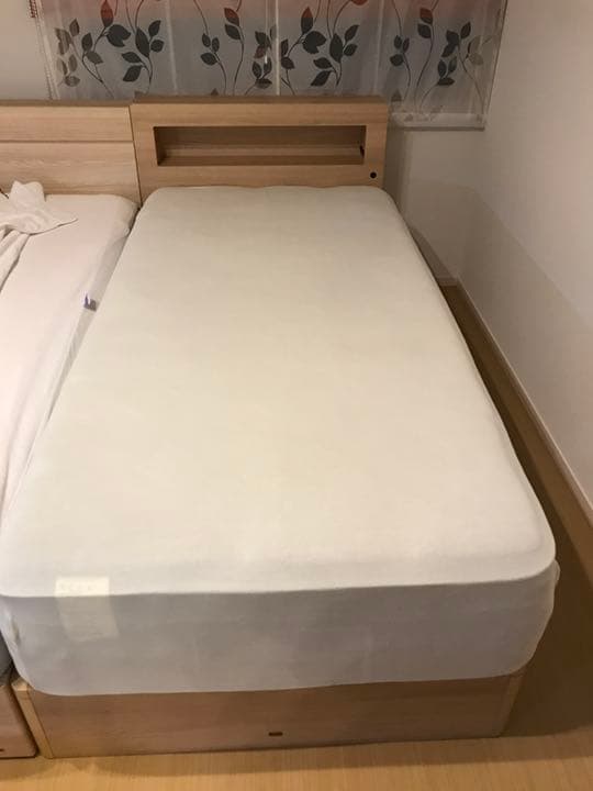 シングルベッド　収納・照明・コンセント付き　フランスベッド