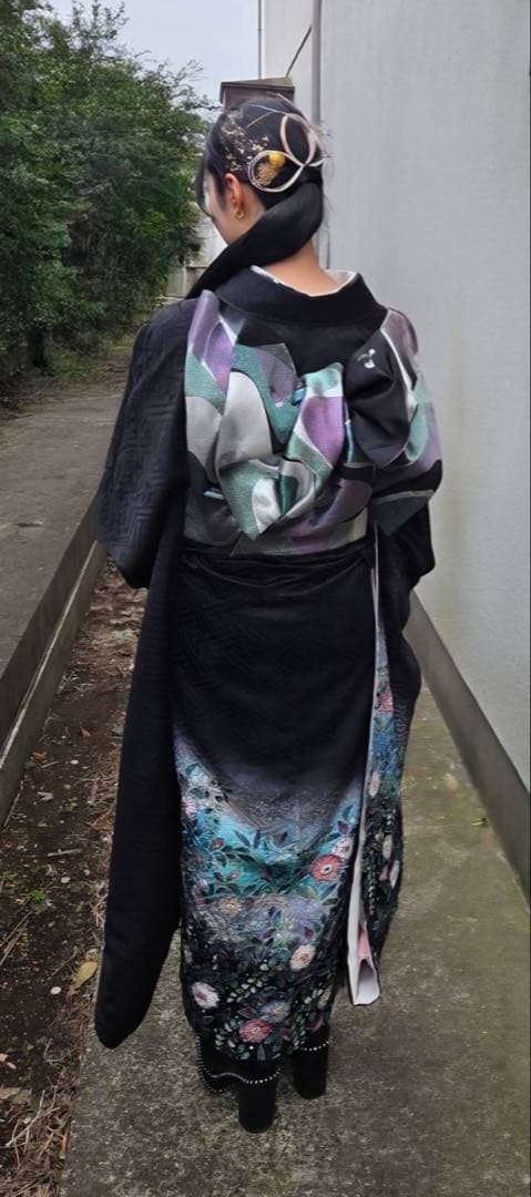 成人式　振袖 黒と青の花柄 着物