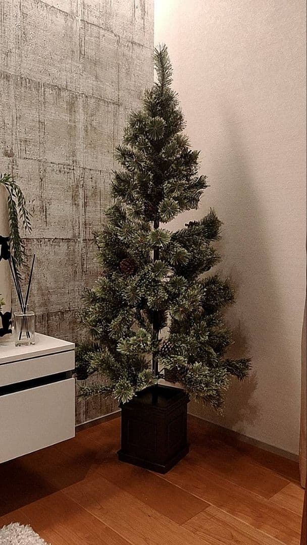 中型クリスマスツリー 松ぼっくり付き