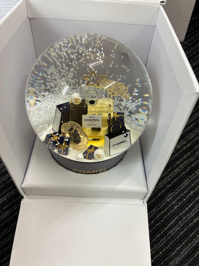 シャネル　ビューティー　スノードーム　2025