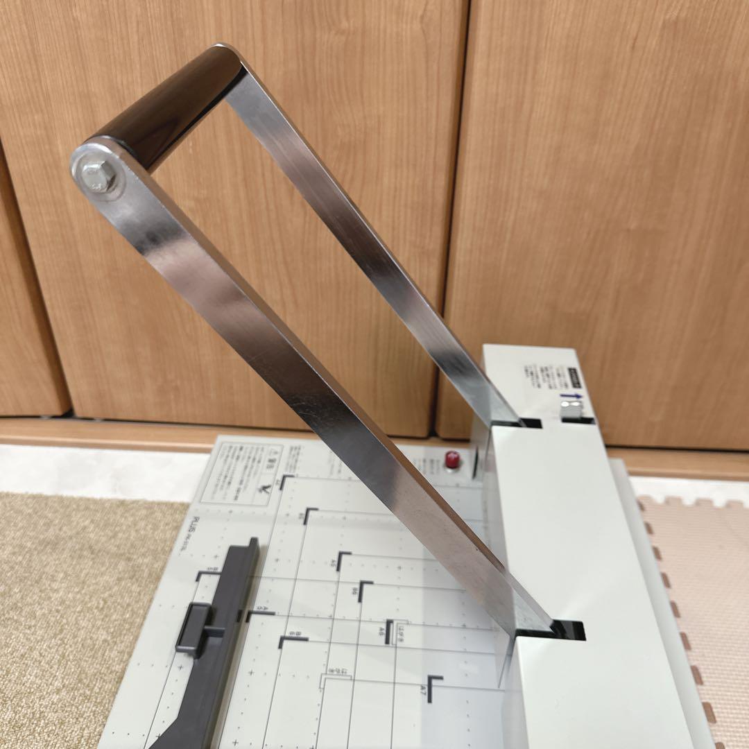 【概ね美品】プラス 業務用裁断機 PK-513L 裁断幅A4タテ ホワイト