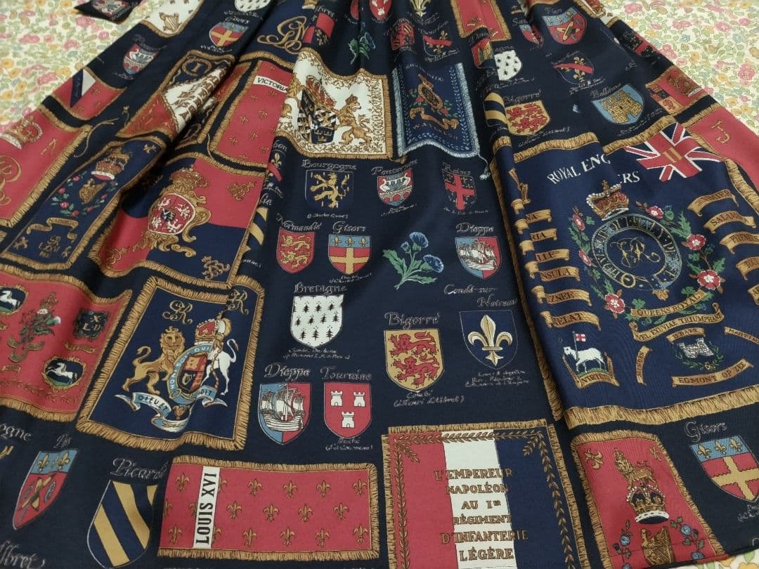 い*く様 ジェーンマープル　Our courage ブラウス、ロングスカート、ス