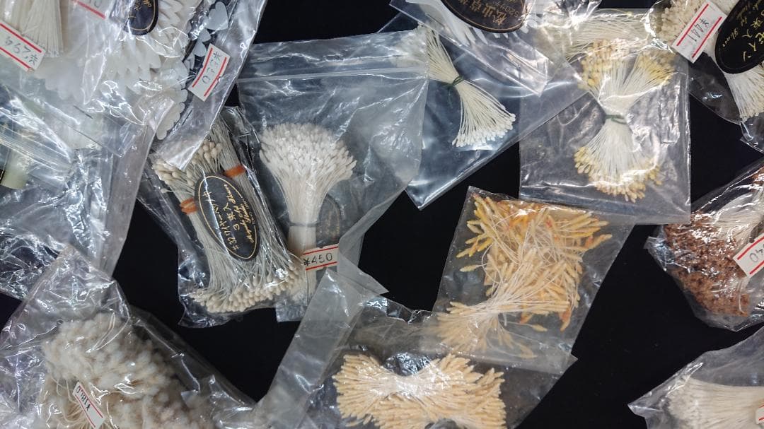 ３９点まとめて　アートフラワー用抜き弁　花弁深雪アート　ペップ・造花パーツ各種