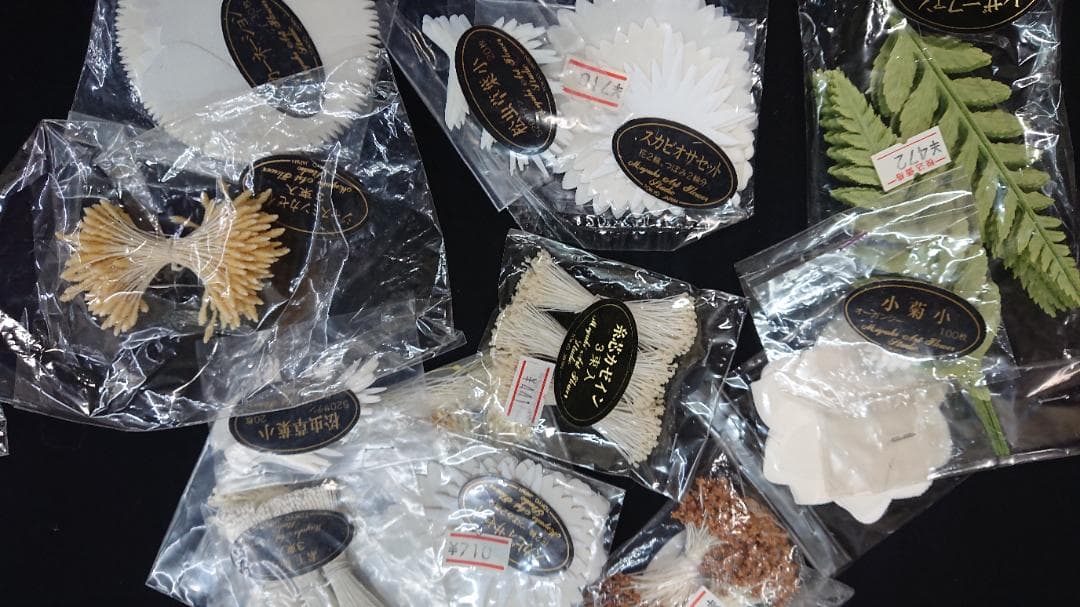 ３９点まとめて　アートフラワー用抜き弁　花弁深雪アート　ペップ・造花パーツ各種