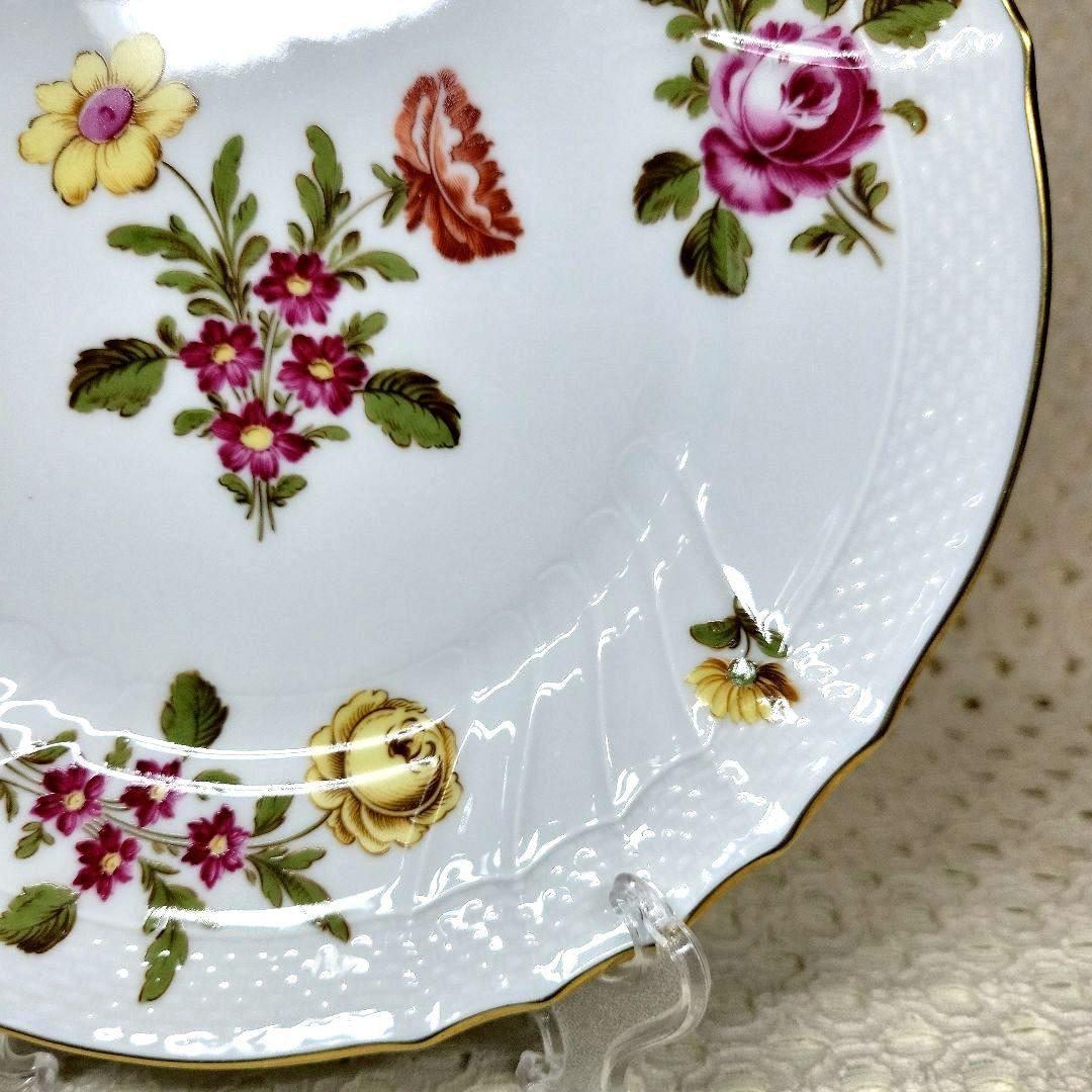 リチャードジノリ ドッチア工房　手描き　花柄　１９.５cmプレート２枚　です。