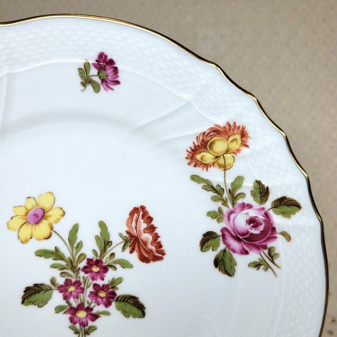 リチャードジノリ ドッチア工房　手描き　花柄　１９.５cmプレート２枚　です。