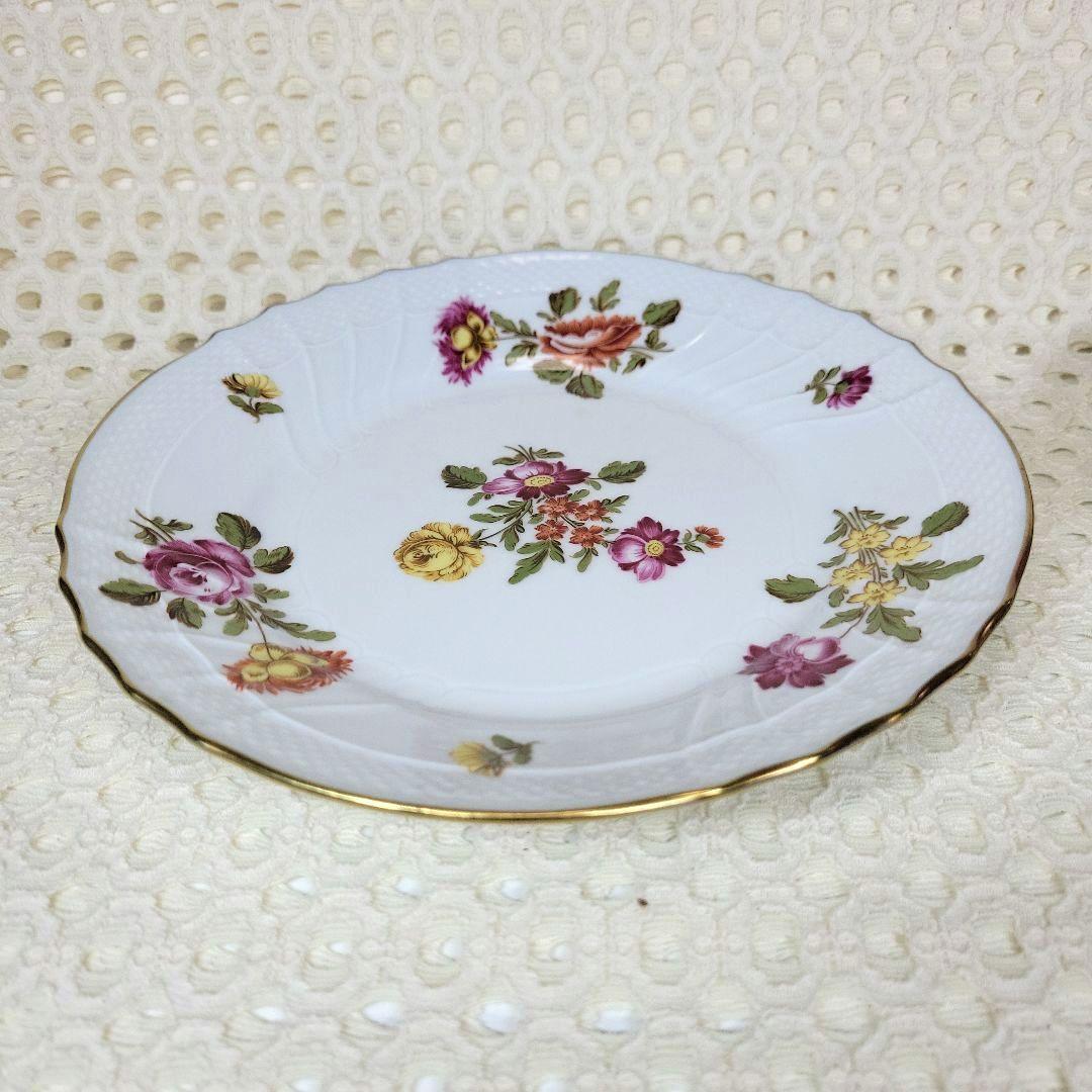 リチャードジノリ ドッチア工房　手描き　花柄　１９.５cmプレート２枚　です。