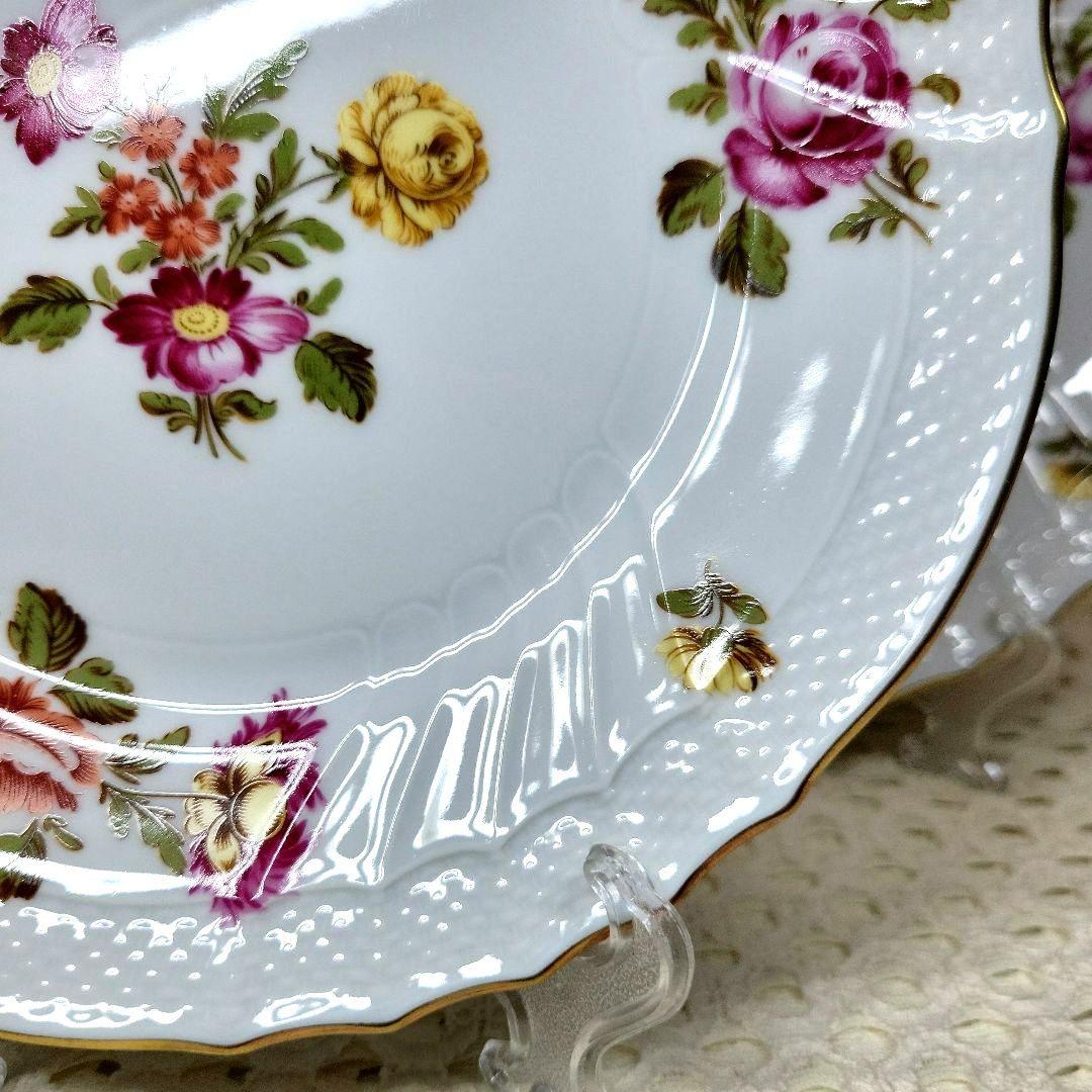 リチャードジノリ ドッチア工房　手描き　花柄　１９.５cmプレート２枚　です。