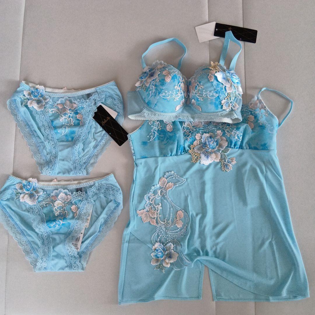 水色 花柄刺繍 ブラジャー、ショーツ(２枚)、キャミソールの４点セット E65