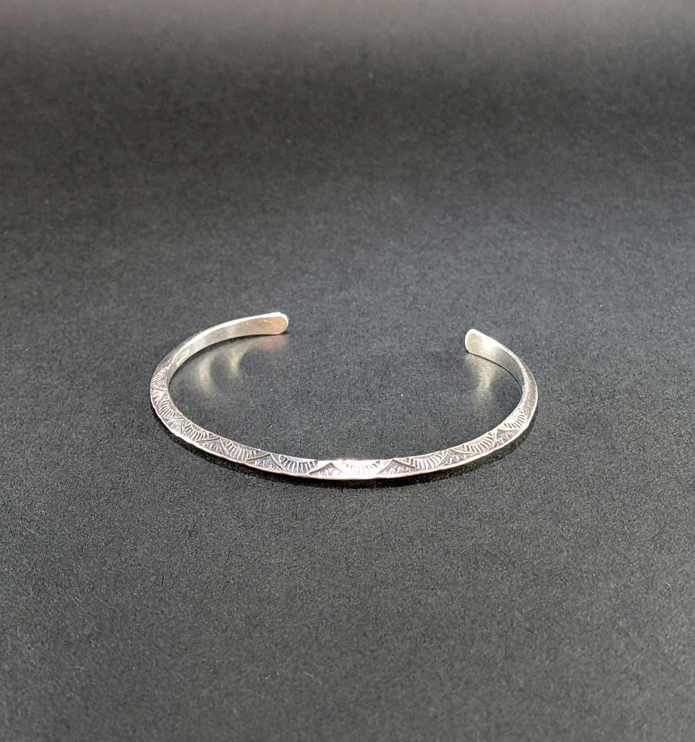 インディアンジュエリー　ナバホ族　ディアブロッサム　トライアングルバングル