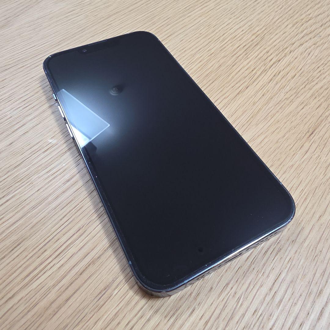 Apple iPhone 13 Pro 背面ひび割れ