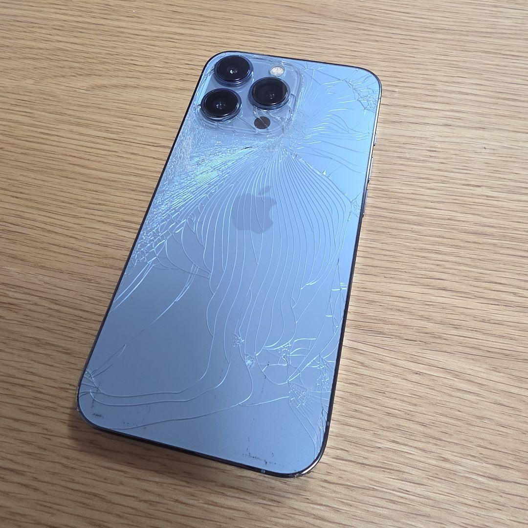 Apple iPhone 13 Pro 背面ひび割れ