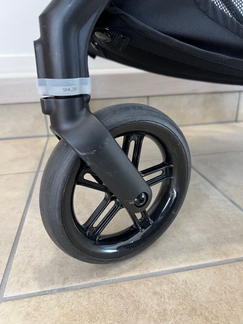 サイベックスメリオカーボンベビーカー　黒　（付属品説明書ドリンクホルダー付き）