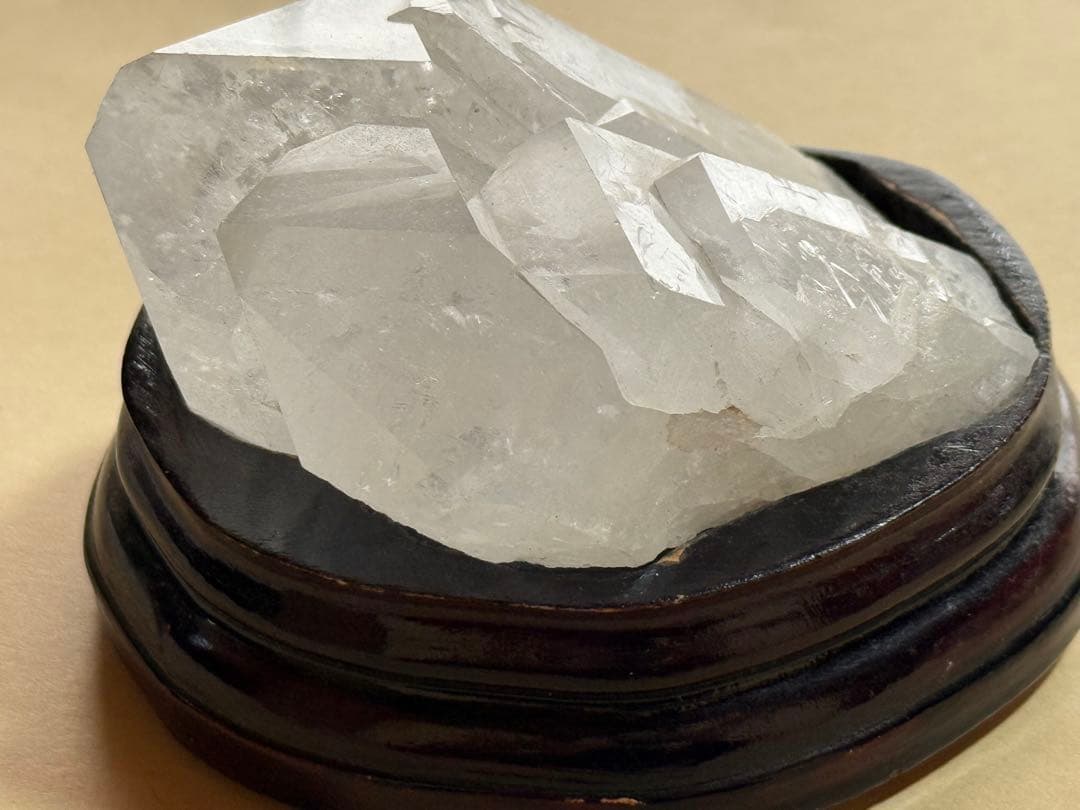 笛　ブラジル産水晶原石　台座付き