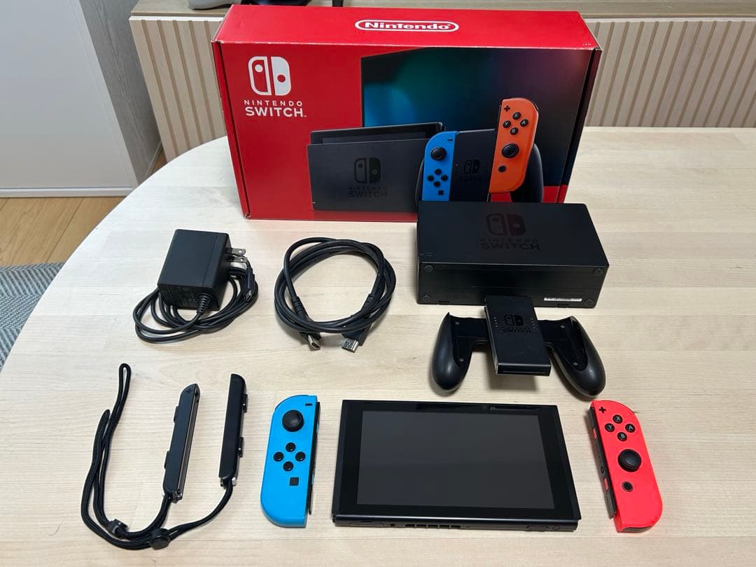 Nintendo Switch 本体 箱付属品完備 動作確認済 目立った傷なし