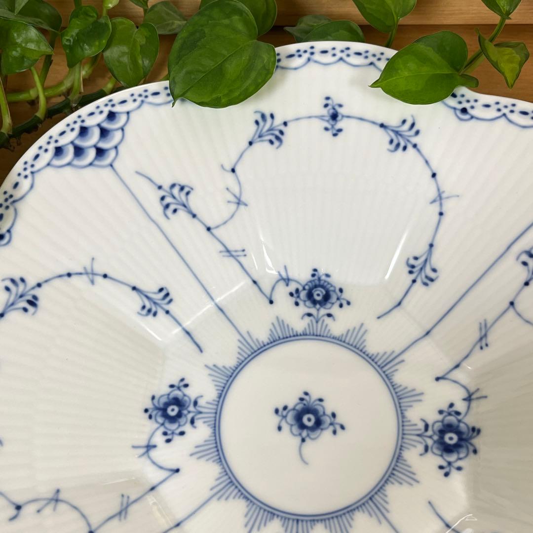 新品！ロイヤルコペンハーゲン / ブルーフルーテッドハーフレースペタルボウル