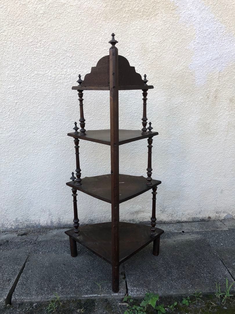 イギリスアンティーク家具　コーナーシェルフウッド　コーナーキャビネット　飾棚