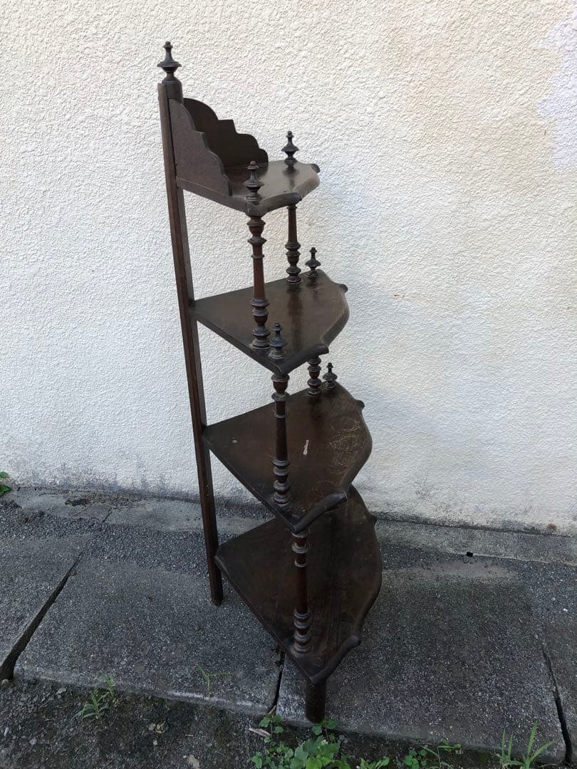 イギリスアンティーク家具　コーナーシェルフウッド　コーナーキャビネット　飾棚