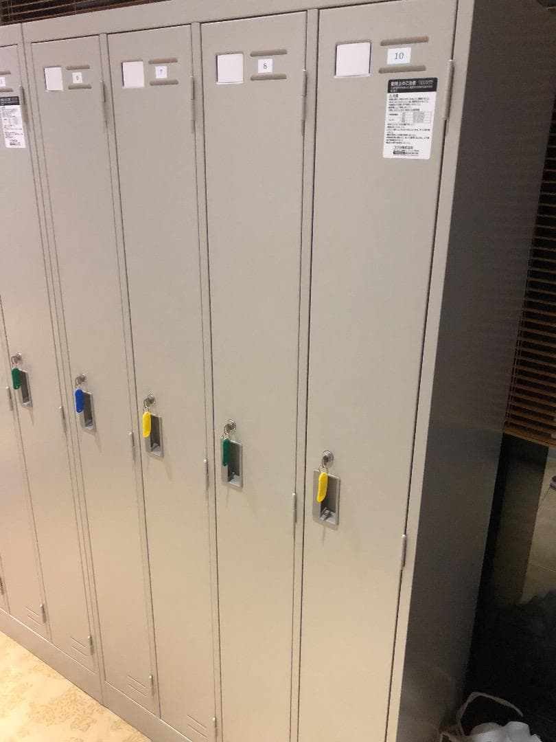 コクヨ4連ロッカー新品同様