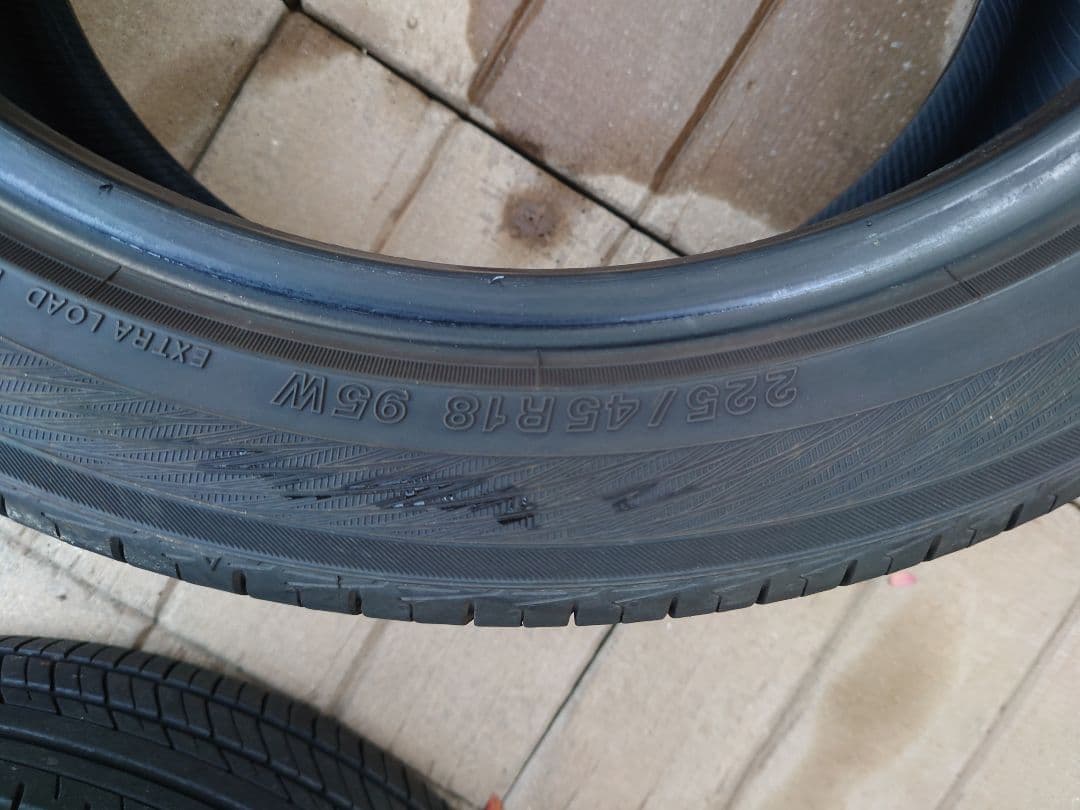 送料込　225/45R18 YOKOHAMA ADVAN dB V552　4本