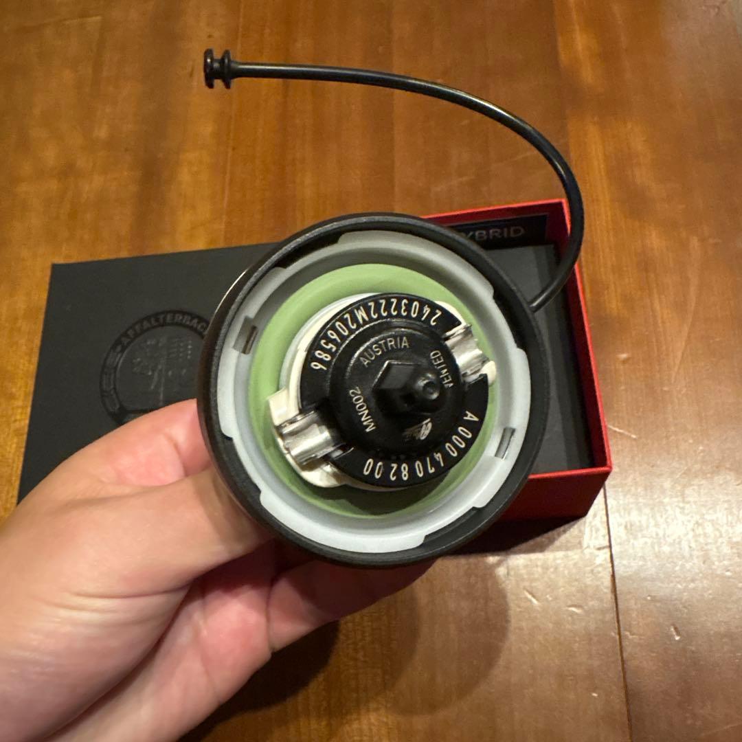 新品未使用品 メルセデスAMG フューエルキャップ