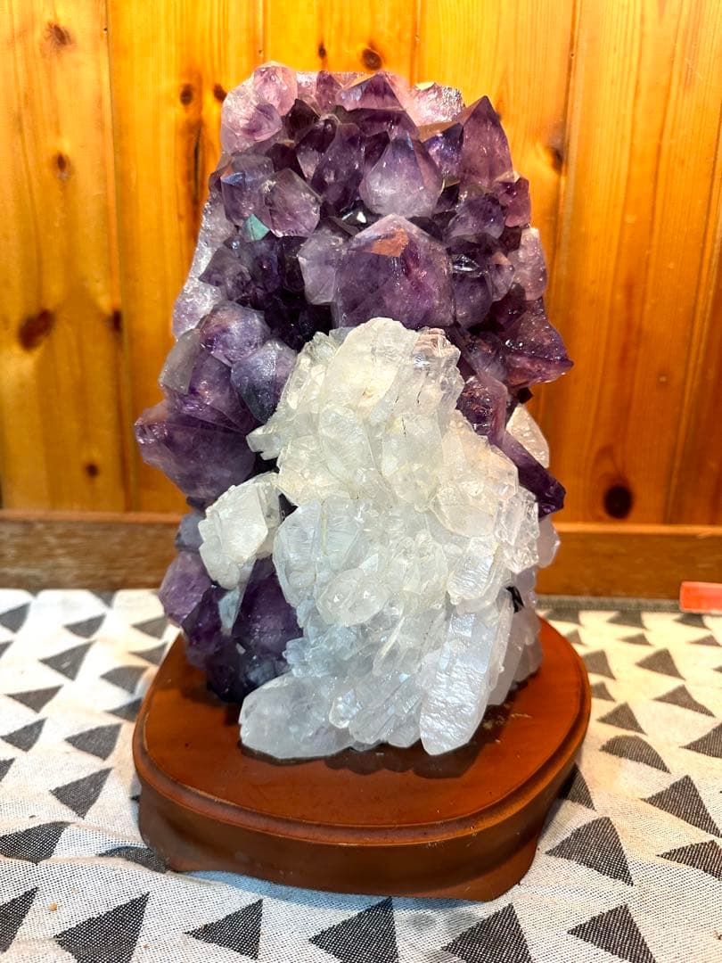 特価　アメジスト＆カルサイトクラスター（台付き）