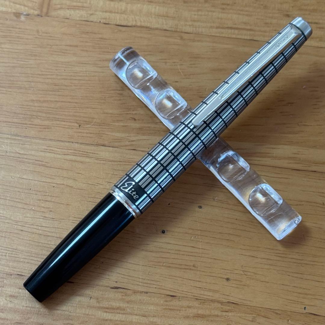 廃盤 パイロット Elite エリート 半格子 万年筆 18K 750 F 蝕刻