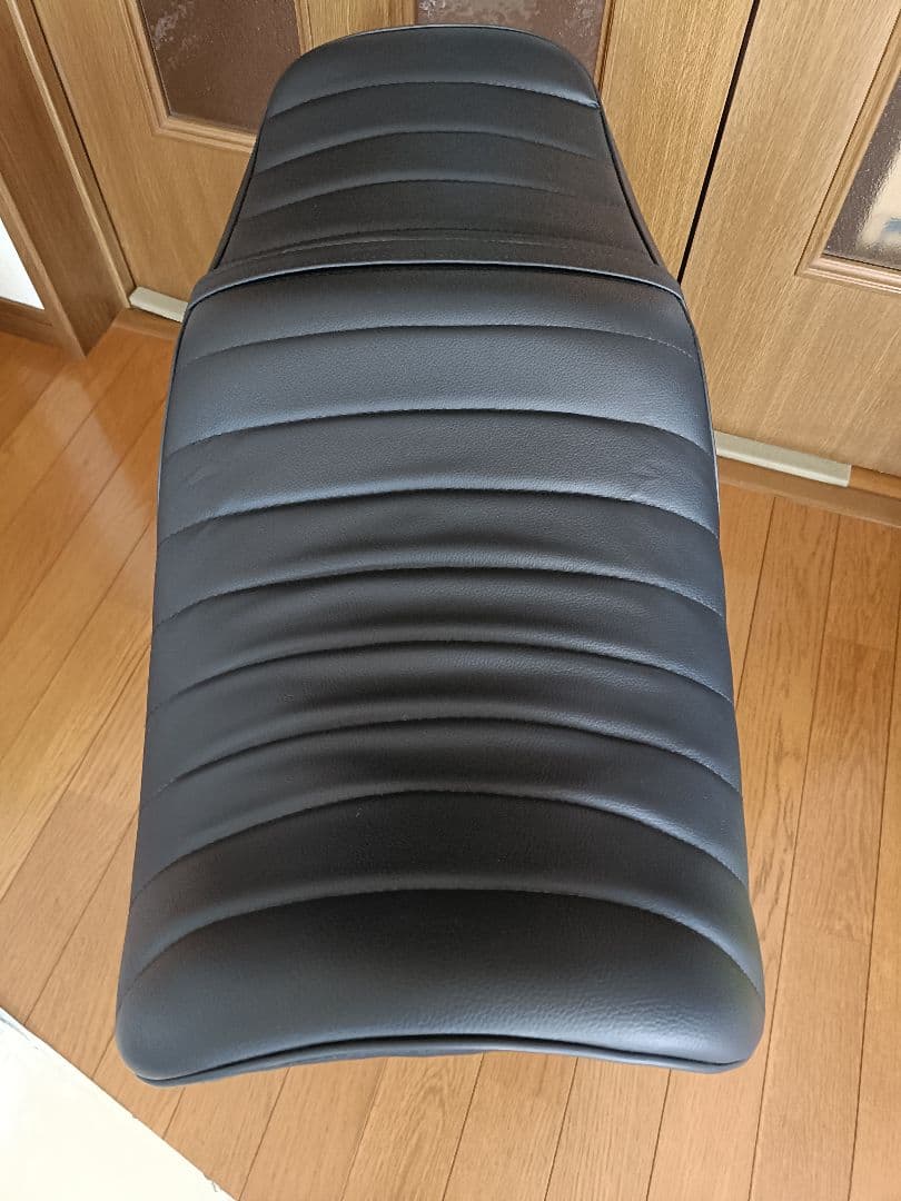 CB750 rc42 カスタムシート 斜め枠金ロゴHONDA　週末期間限定値下げ