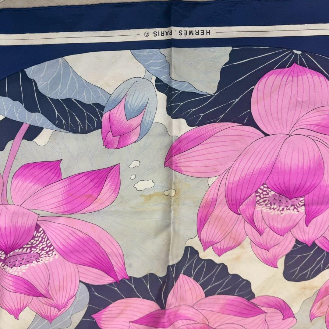 HERMÈS カレ90 ロータス 蓮の花 シルク スカーフ シミあり 中古品