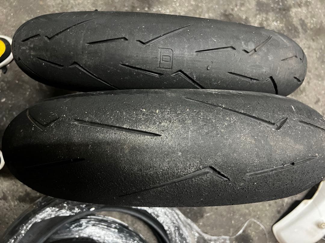 送料込み室内保管！ピレリ　スーパーコルサV4 中古前後セット PIRELLI