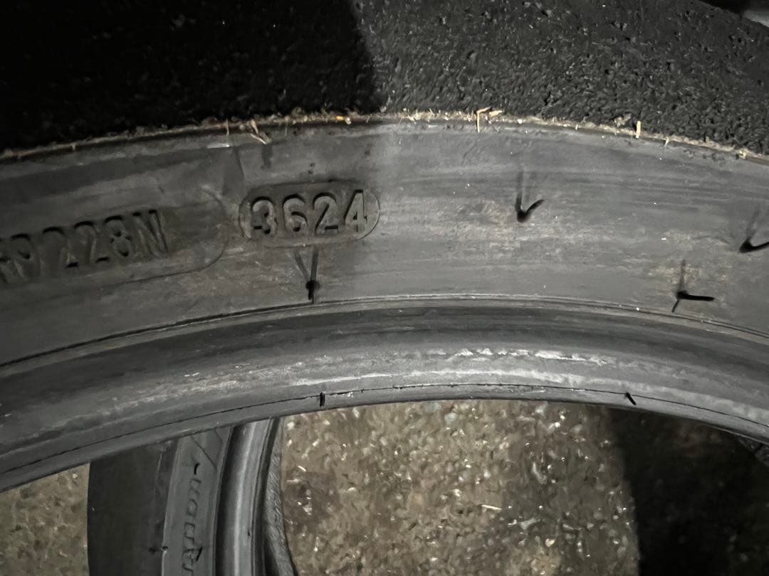 送料込み室内保管！ピレリ　スーパーコルサV4 中古前後セット PIRELLI