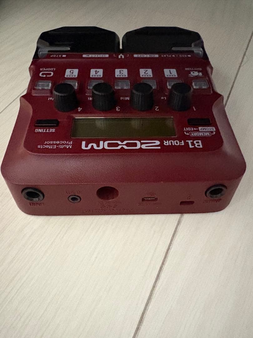 ベース ZOOM B1FOUR