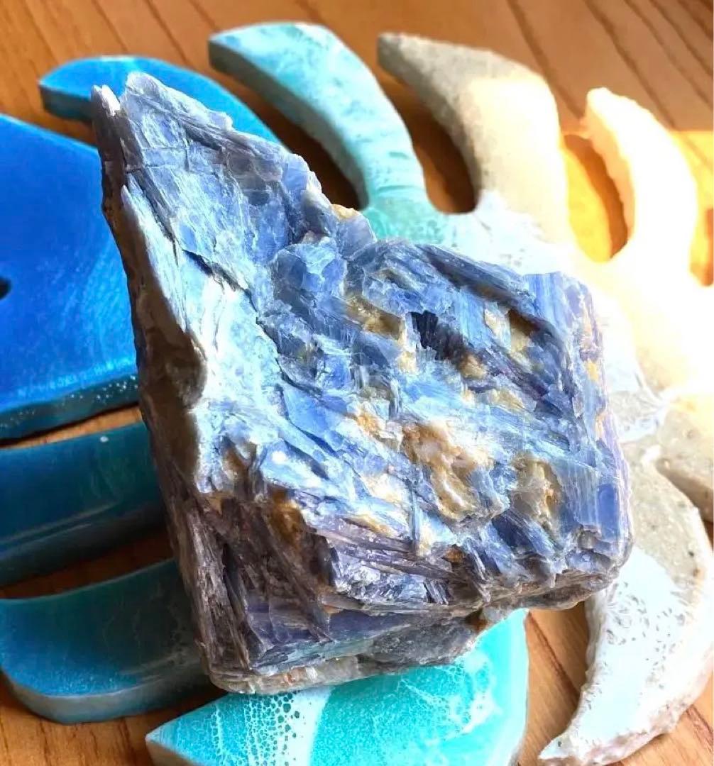 カイヤナイト原石