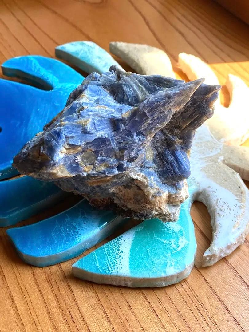 カイヤナイト原石