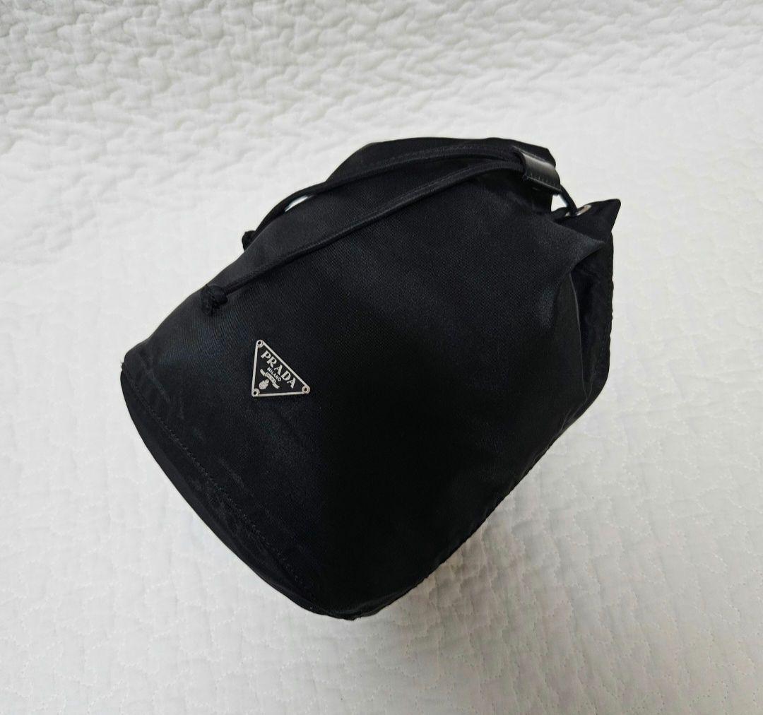 ✨超極美品✨PRADA プラダ　ポーチ　巾着　ナイロン　ブラック　黒　レディース