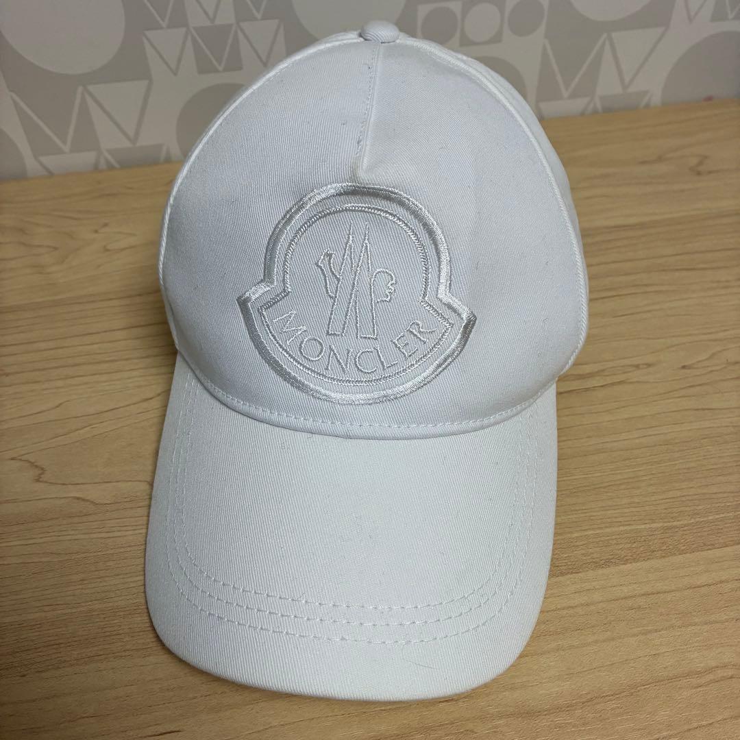 MONCLER(モンクレール)刺繍ロゴ ホワイトキャップ