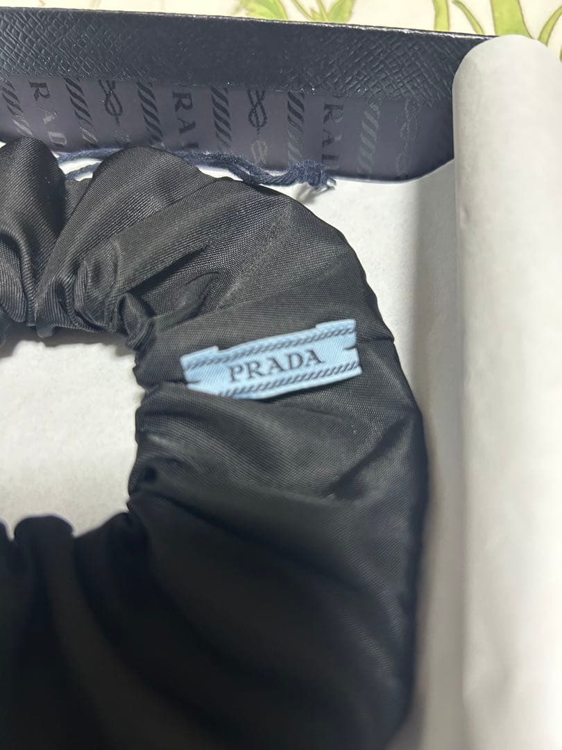 27日23時まで値下げ　新品未使用『PRADA』シュシュ　ブラック